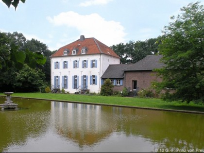 Фото:  Burg-Schaenke Weyer-Kastell